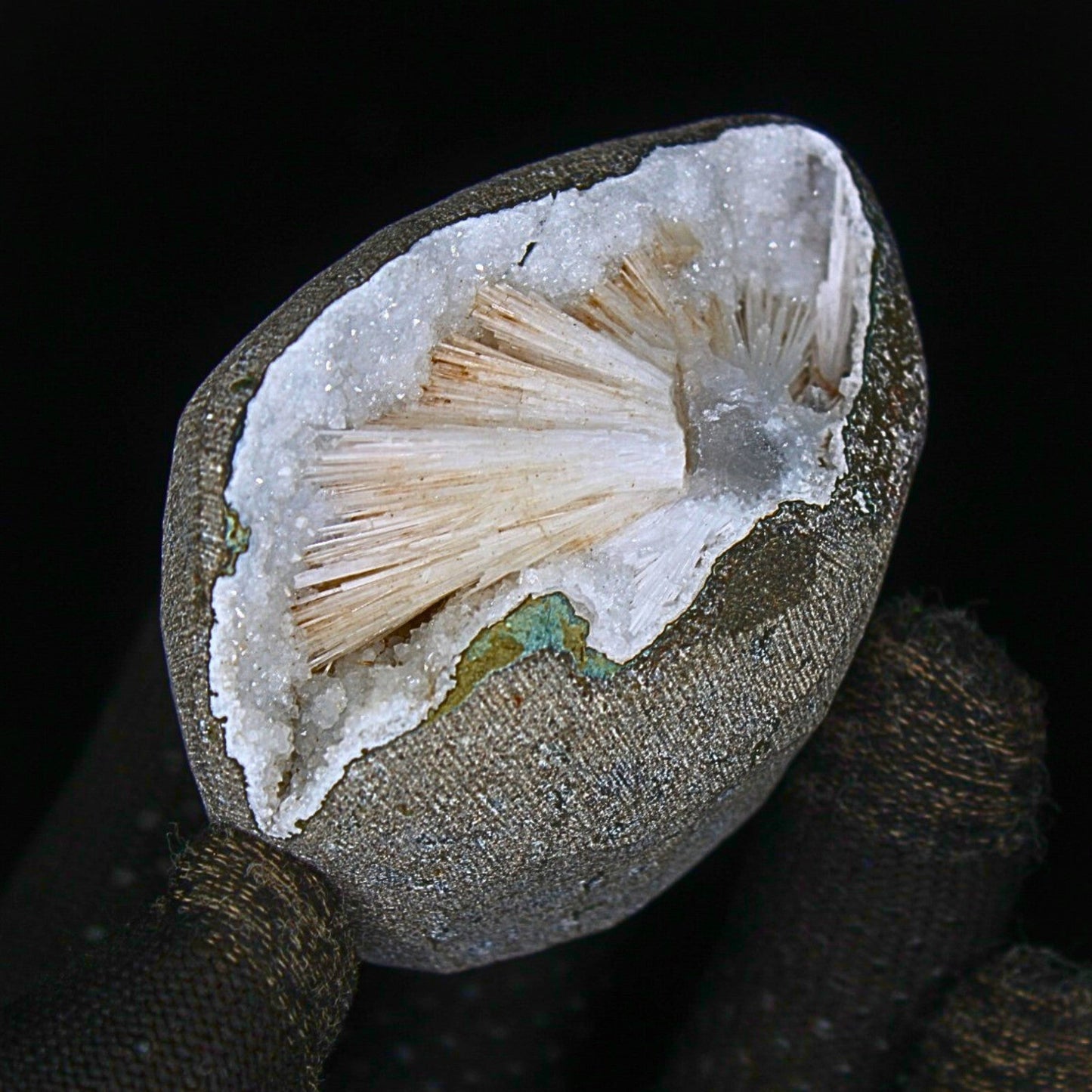 158g Natural Scolecite Geode Mineral 6x5cm High Vibration Healing Crystal Stone