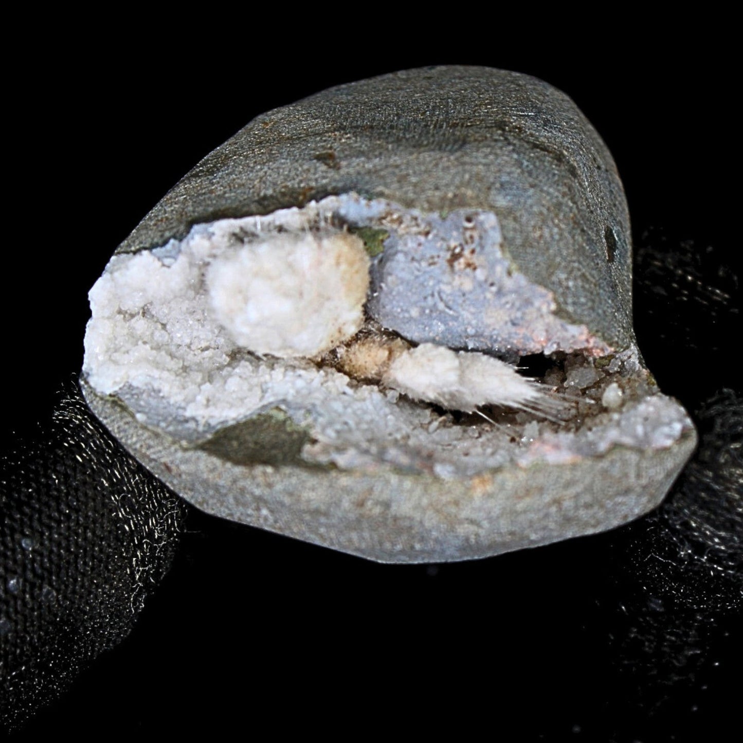 Scolecite Geode 118g Natural Reiki Stone for Calm Meditation Energy