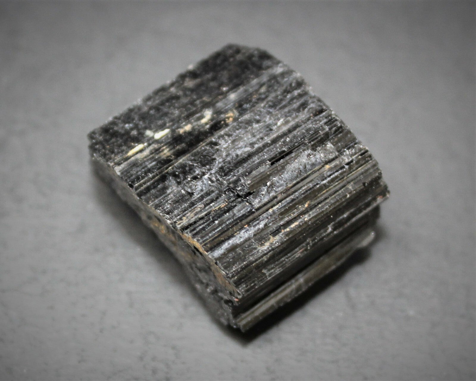 🖤 Bulk Extra Grade Shiny Natural Rough Black Tourmaline Rods – Box of 14–18 Pcs