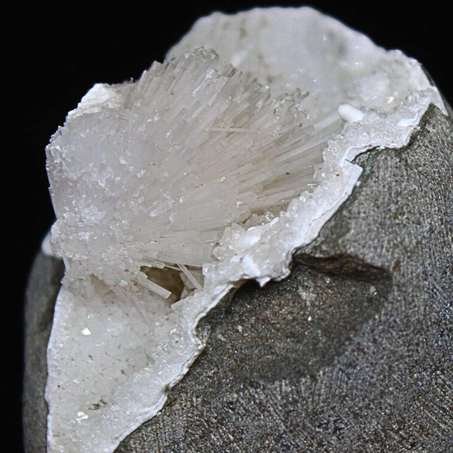 Scolecite Geode 160g 6x4.5cm Natural Healing Mineral Specimen from India