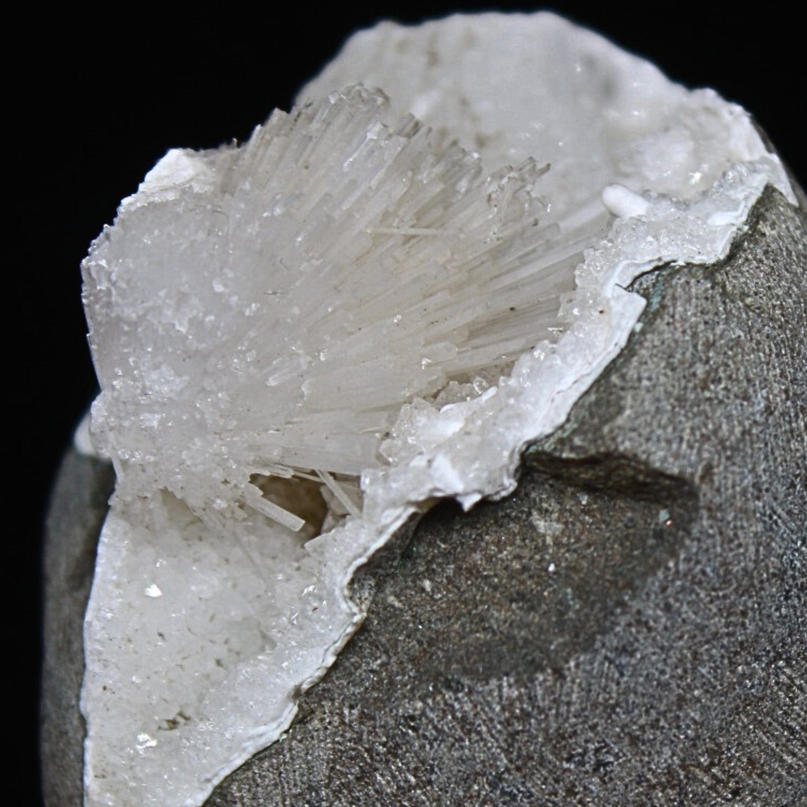 Scolecite Geode 160g 6x4.5cm Natural Healing Mineral Specimen from India