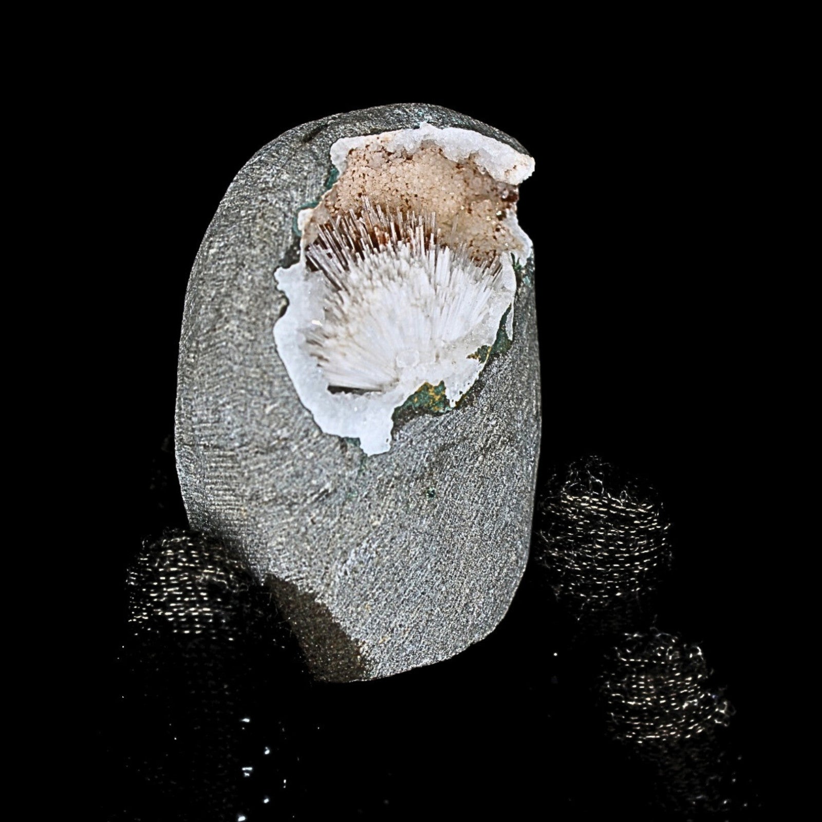 145g Scolecite Geode Radiating Crystal Mineral Specimen from India