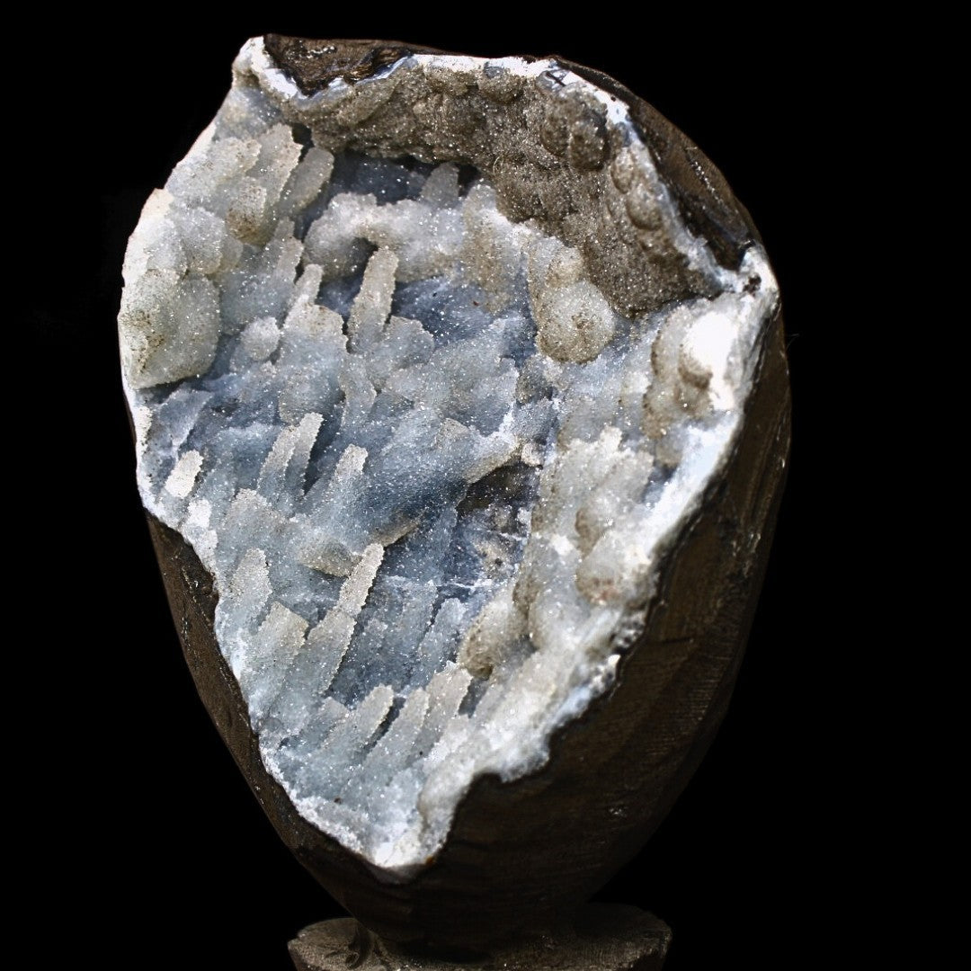 Chalcedony Geode Healing Cluster 4.64 lbs 19x13 cm Natural Crystal Specimen