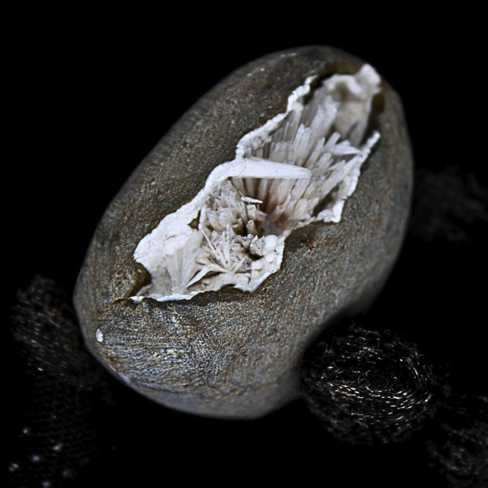 115g Scolecite Geode Natural Radiating Crystal Mineral India