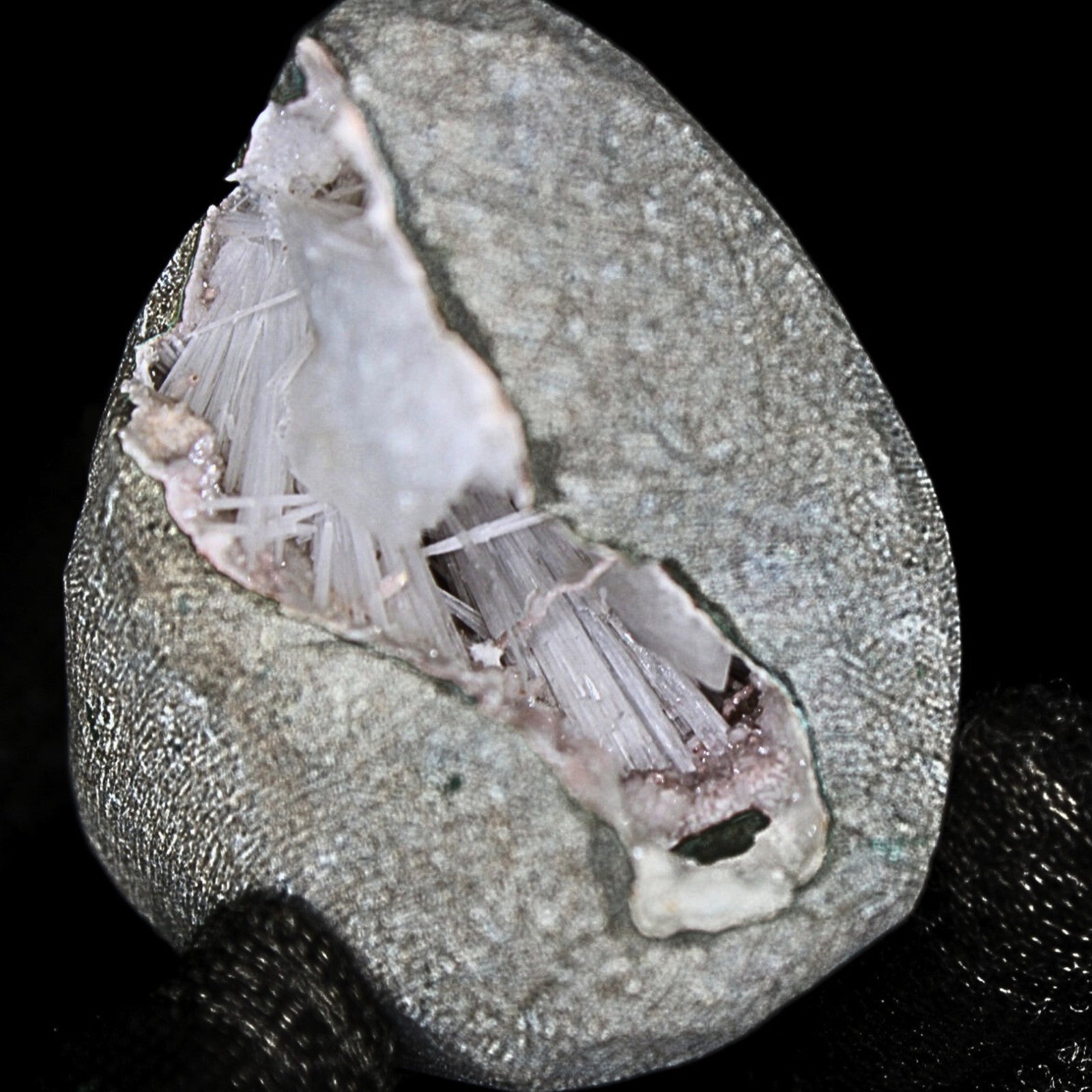 Healing Scolecite Geode 172g Natural Crystal Cluster for Meditation India