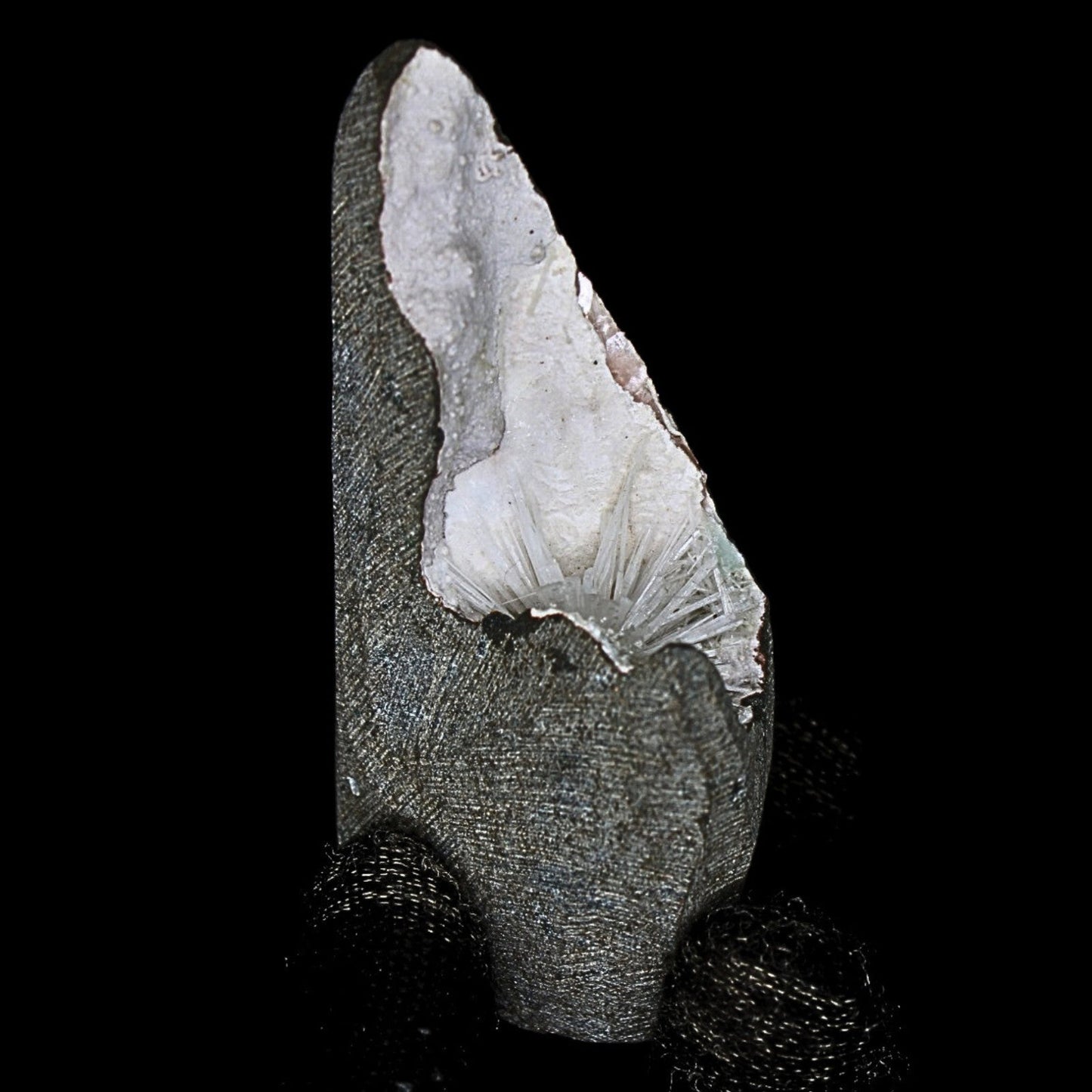 Scolecite Geode 110g 7x4cm Natural Calming Reiki Stone for Third Eye Chakra