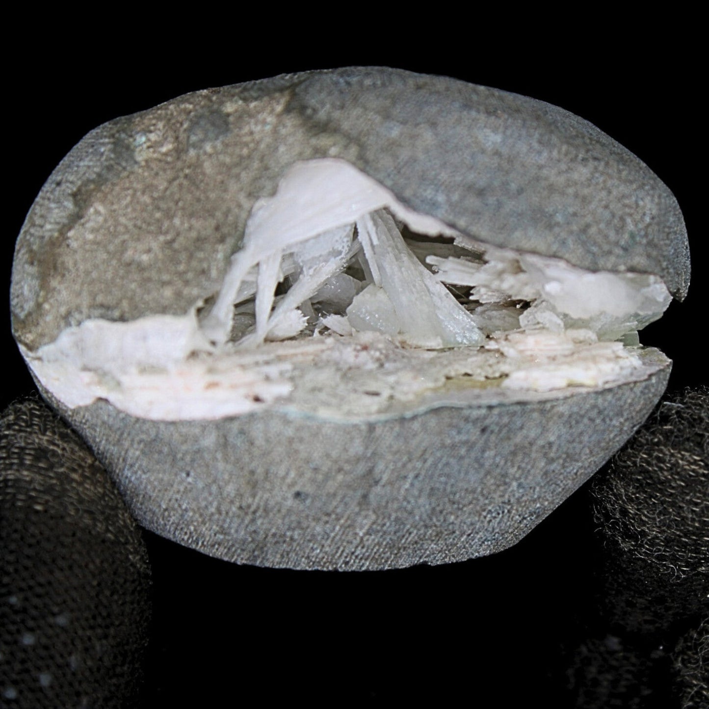 Scolecite Geode 110g 6x5.4cm Natural Crystal India Healing Mineral Gift