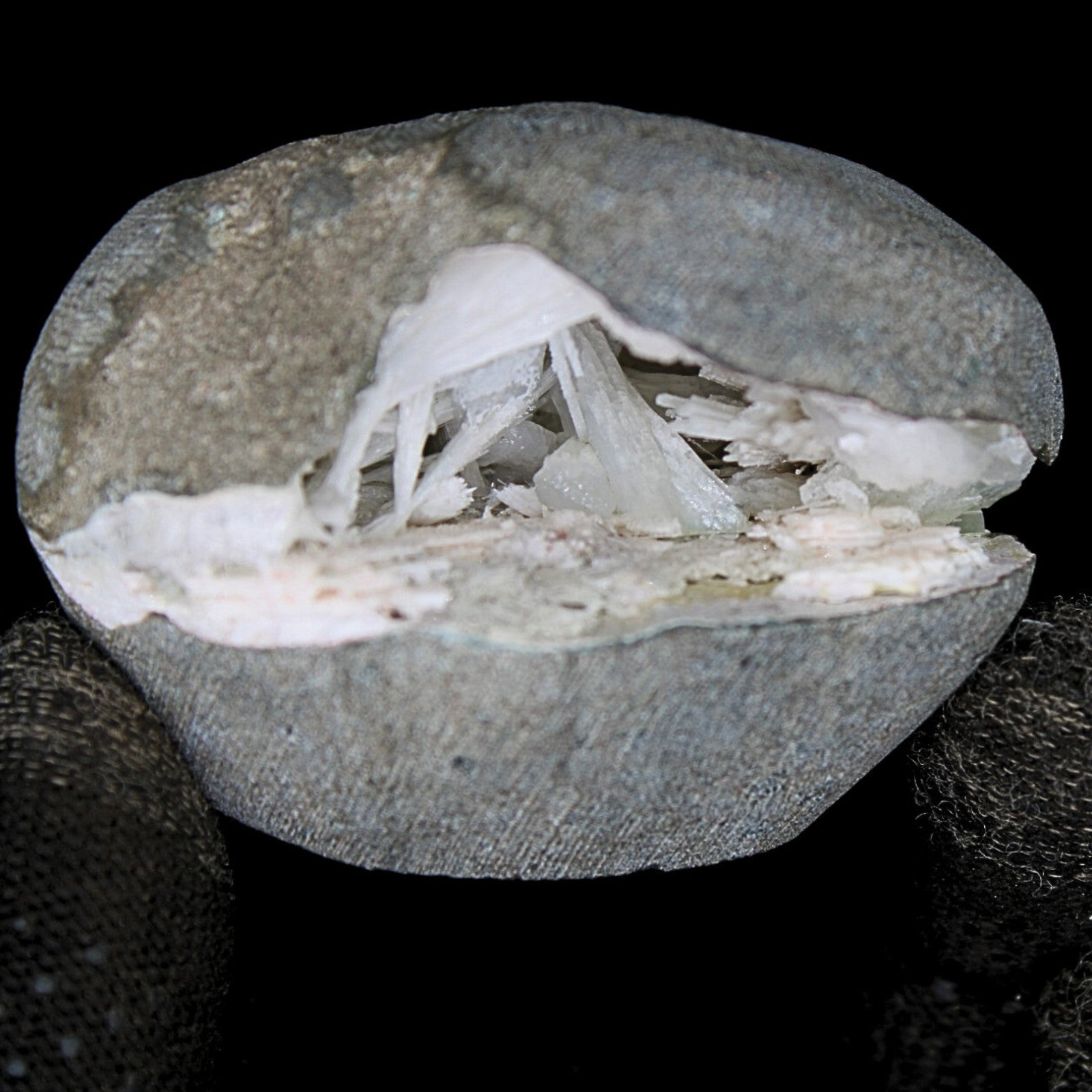Scolecite Geode 110g 6x5.4cm Natural Crystal India Healing Mineral Gift
