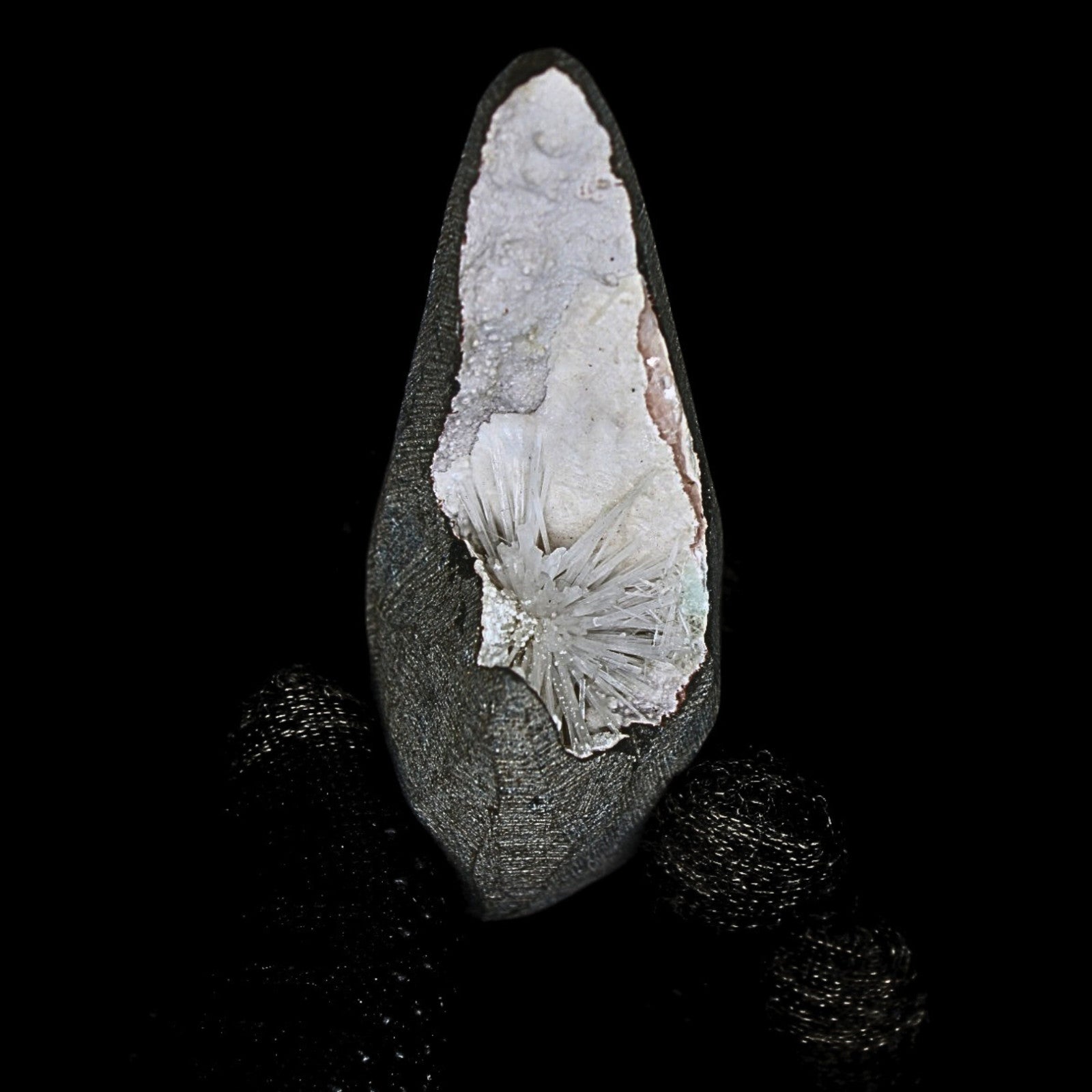 Scolecite Geode 110g 7x4cm Natural Calming Reiki Stone for Third Eye Chakra